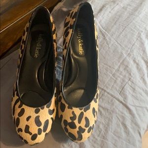 Women’s leopard print pumps